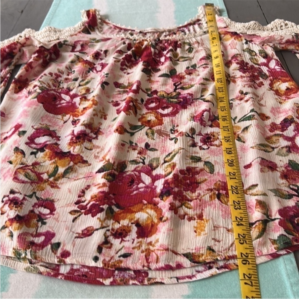 Soft Surroundings Floral Crochet Lace Cold Shoulder Top Petite Small - Picture 11 of 11